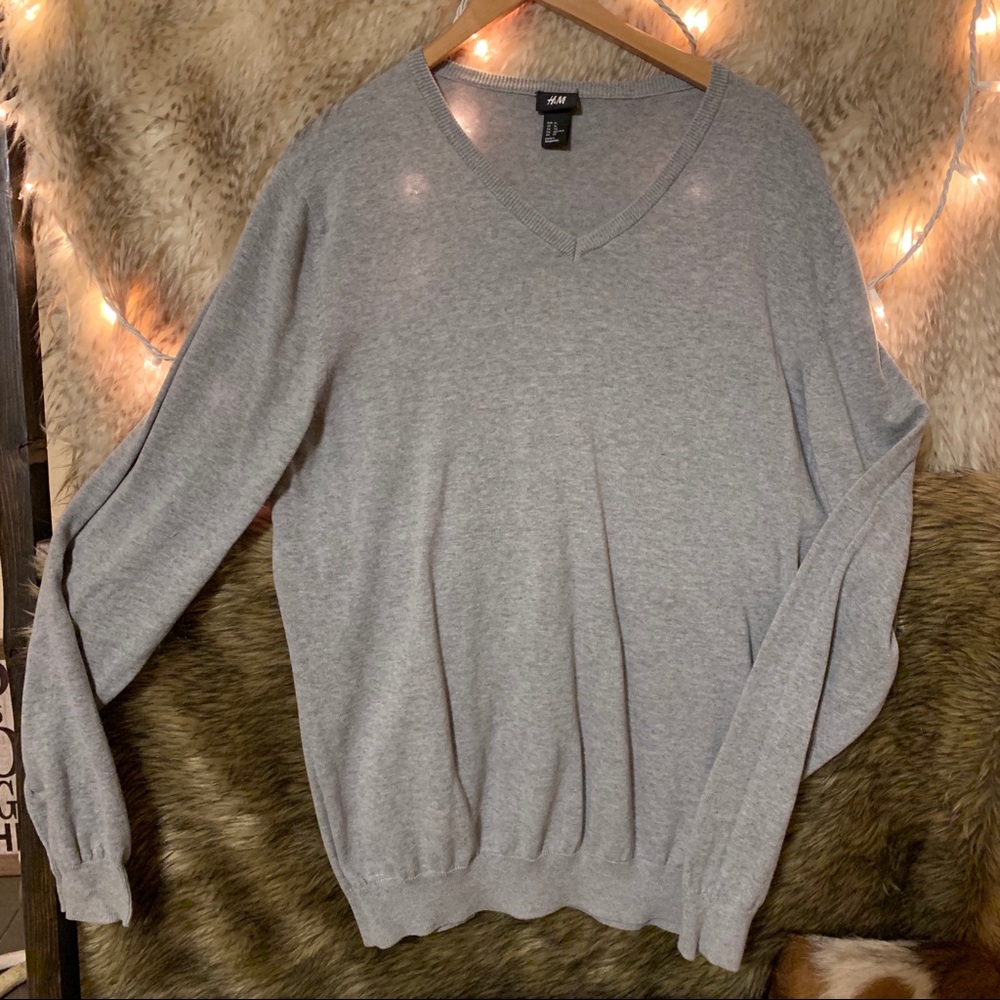 🌵 Men’s H&M V-Neck Grey Knit Sweater